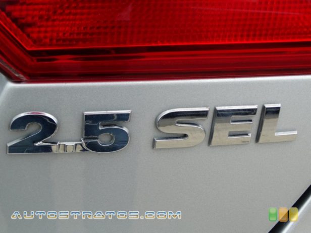 2011 Volkswagen Jetta SEL Sedan 2.5 Liter DOHC 20-Valve 5 Cylinder 6 Speed Tiptronic Automatic