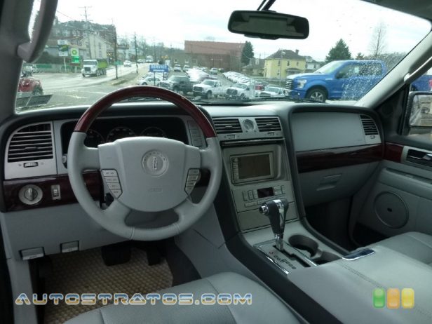 2006 Lincoln Navigator Ultimate 4x4 5.4 Liter SOHC 24-Valve VVT V8 6 Speed Automatic
