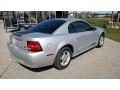 2004 Ford Mustang V6 Coupe Photo 2