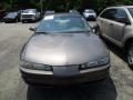 2001 Oldsmobile Intrigue GL Photo 2
