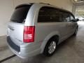 2009 Chrysler Town & Country Touring Photo 2
