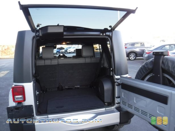 2008 Jeep Wrangler Unlimited Sahara 4x4 3.8 Liter SMPI OHV 12-Valve V6 4 Speed Automatic