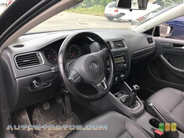 2011 Volkswagen Jetta SE Sedan 2.5 Liter DOHC 20-Valve 5 Cylinder 5 Speed Manual
