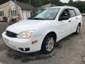 2005 Ford Focus ZXW SES Wagon Photo 2