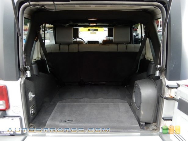 2010 Jeep Wrangler Unlimited Sahara 4x4 3.8 Liter OHV 12-Valve V6 4 Speed Automatic