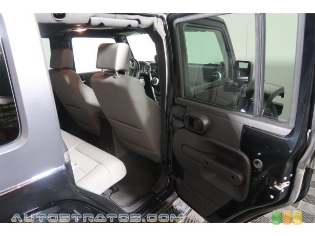 2009 Jeep Wrangler Unlimited Sahara 4x4 3.8 Liter OHV 12-Valve V6 4 Speed Automatic
