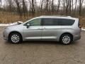 2018 Chrysler Pacifica Touring L Photo 3