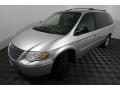 2006 Chrysler Town & Country Touring Photo 7