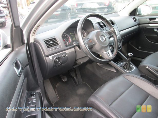 2010 Volkswagen Jetta SE Sedan 2.5 Liter DOHC 20-Valve 5 Cylinder 5 Speed Manual