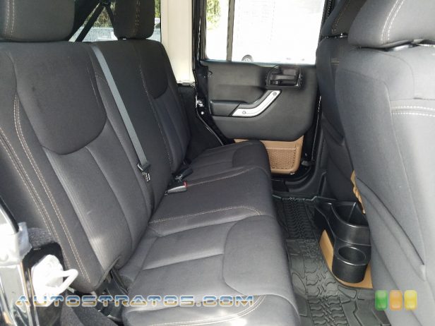 2013 Jeep Wrangler Unlimited Sahara 4x4 3.6 Liter DOHC 24-Valve VVT Pentastar V6 5 Speed Automatic