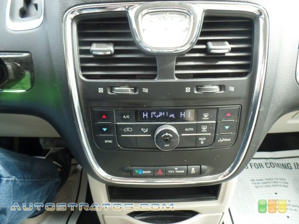 2013 Chrysler Town & Country Touring 3.6 Liter DOHC 24-Valve VVT Pentastar V6 6 Speed Automatic