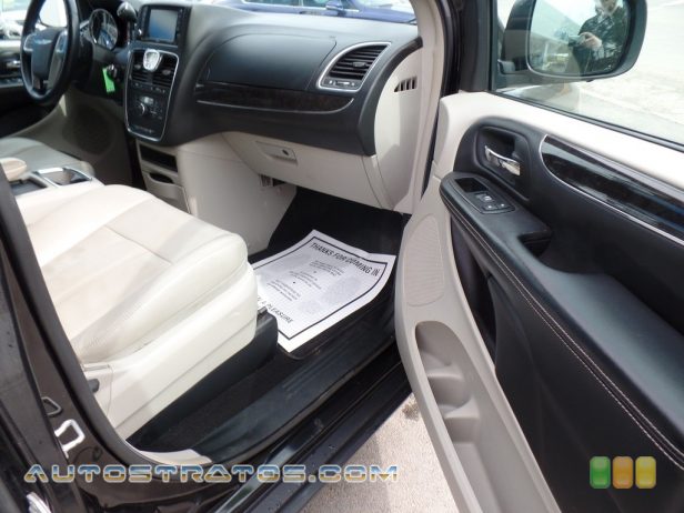 2013 Chrysler Town & Country Touring 3.6 Liter DOHC 24-Valve VVT Pentastar V6 6 Speed Automatic