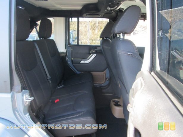 2014 Jeep Wrangler Unlimited Sahara 4x4 3.6 Liter DOHC 24-Valve VVT V6 5 Speed Automatic