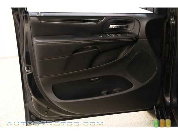 2014 Chrysler Town & Country S 3.6 Liter DOHC 24-Valve VVT V6 6 Speed Automatic