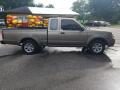 2004 Nissan Frontier XE King Cab Photo 2