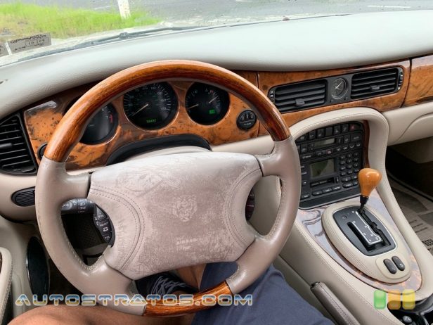 2000 Jaguar XJ Vanden Plas 4.0 Liter DOHC 32-Valve V8 5 Speed Automatic