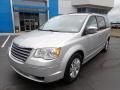 2009 Chrysler Town & Country Limited Photo 2