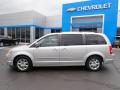 2009 Chrysler Town & Country Limited Photo 3