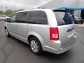 2009 Chrysler Town & Country Limited Photo 4