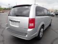 2009 Chrysler Town & Country Limited Photo 8