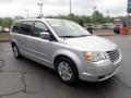 2009 Chrysler Town & Country Limited Photo 11