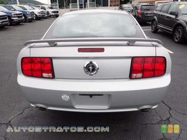 2005 Ford Mustang GT Premium Coupe 4.6 Liter SOHC 24-Valve VVT V8 5 Speed Automatic