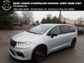 2023 Chrysler Pacifica Hybrid Limited Photo 1