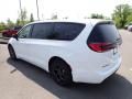 2023 Chrysler Pacifica Hybrid Limited Photo 3