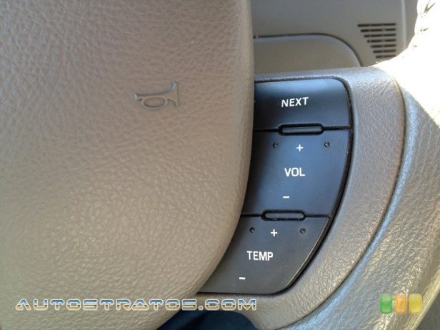 2005 Lincoln Town Car Sedan 4.6 Liter SOHC 16-Valve V8 4 Speed Automatic