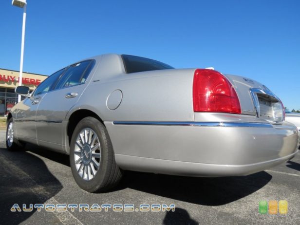 2003 Lincoln Town Car Executive 4.6 Liter SOHC 16-Valve V8 4 Speed Automatic