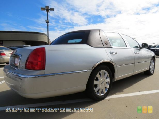 2004 Lincoln Town Car Ultimate 4.6 Liter SOHC 16-Valve V8 4 Speed Automatic