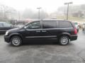 2011 Chrysler Town & Country Limited Photo 4