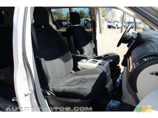 2011 Chrysler Town & Country Touring 3.6 Liter DOHC 24-Valve VVT Pentastar V6 6 Speed Automatic