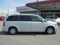 2011 Chrysler Town & Country Touring Photo 8