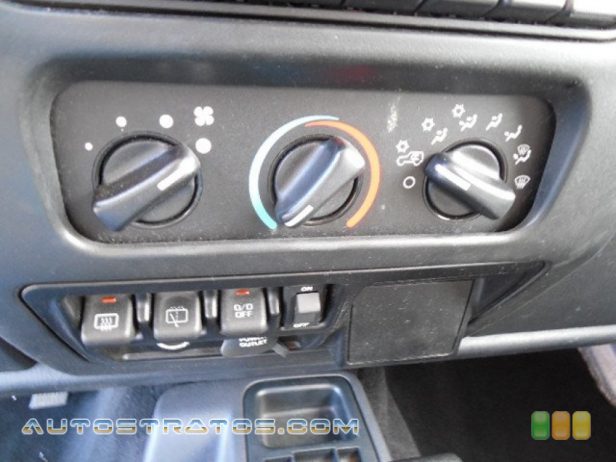 2004 Jeep Wrangler X 4x4 4.0 Liter OHV 12-Valve Inline 6 Cylinder 5 Speed Manual