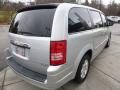 2009 Chrysler Town & Country Touring Photo 6